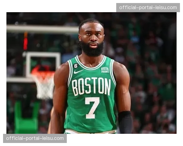 凯尔特人121-110击败勇士，杰伦·布朗边路突破分球创三双