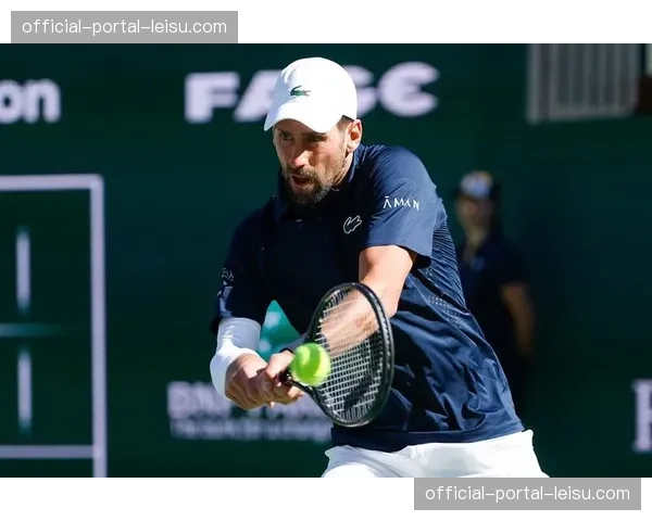 特写：时隔七年再度晋级大师赛，斯滕森在练习场与儿子分享时刻